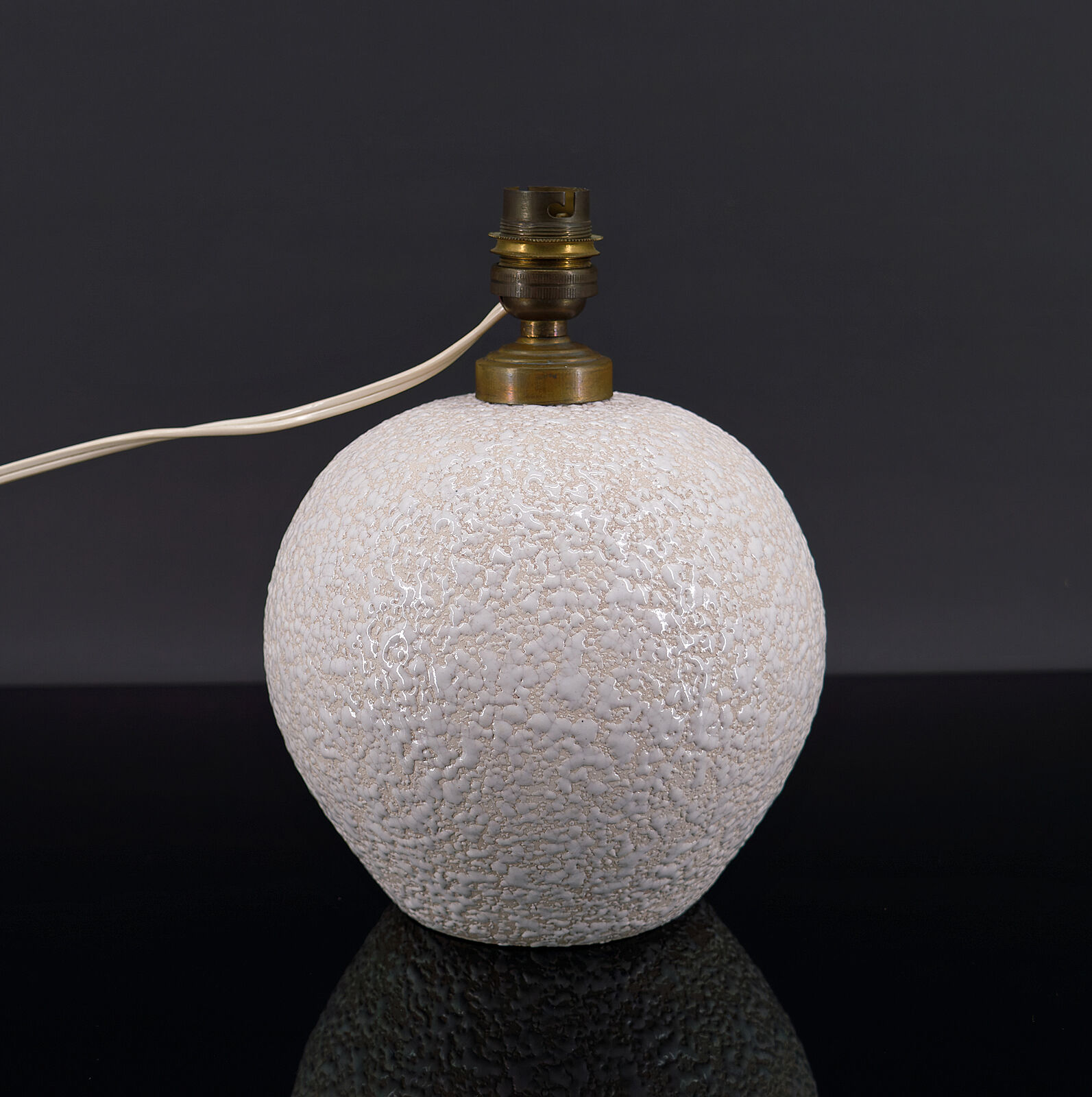 White ceramic lamp Besnard style, circa 1930