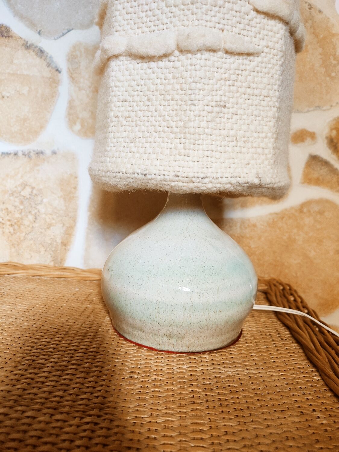 Table lamp in turned ceramic and wool
