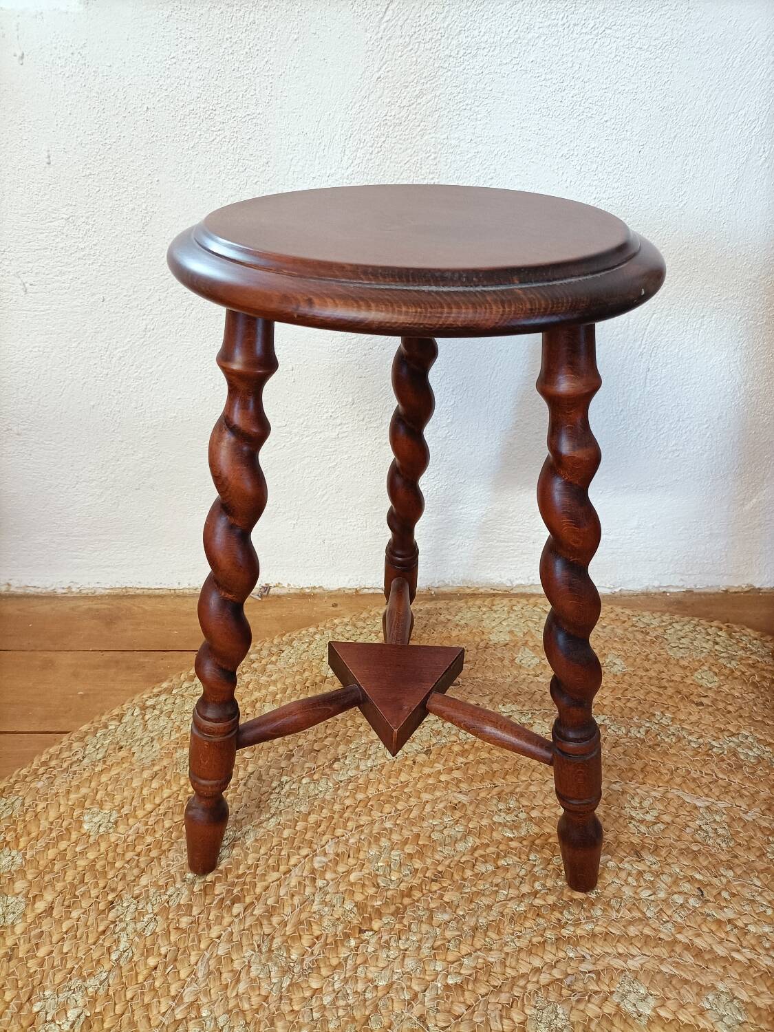 Dudouyt-style plant stool
