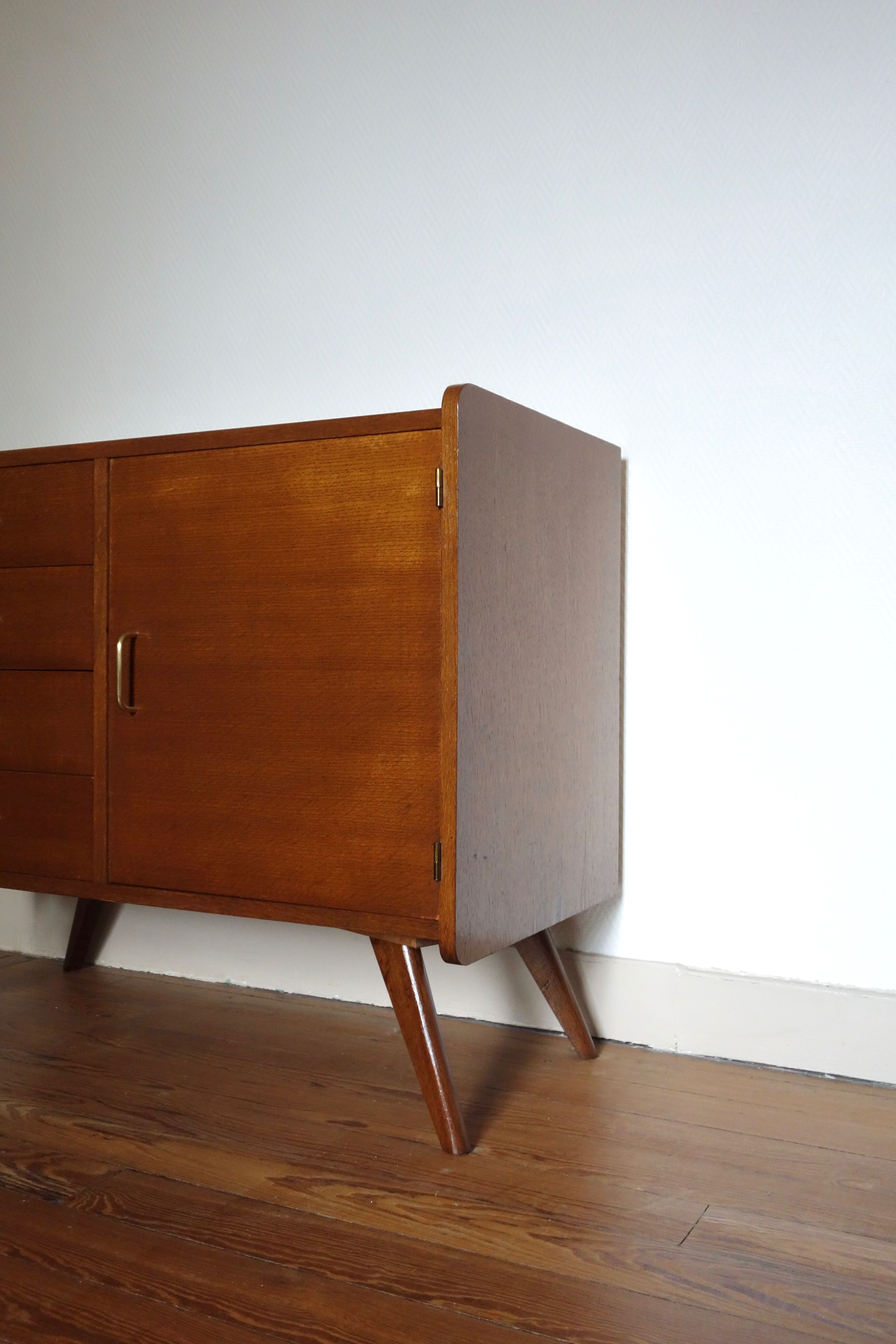 Convenient buffet in oak from the 1950s