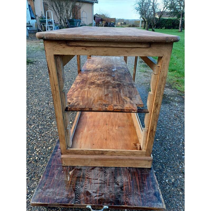 Shop counter furniture for a "draper"