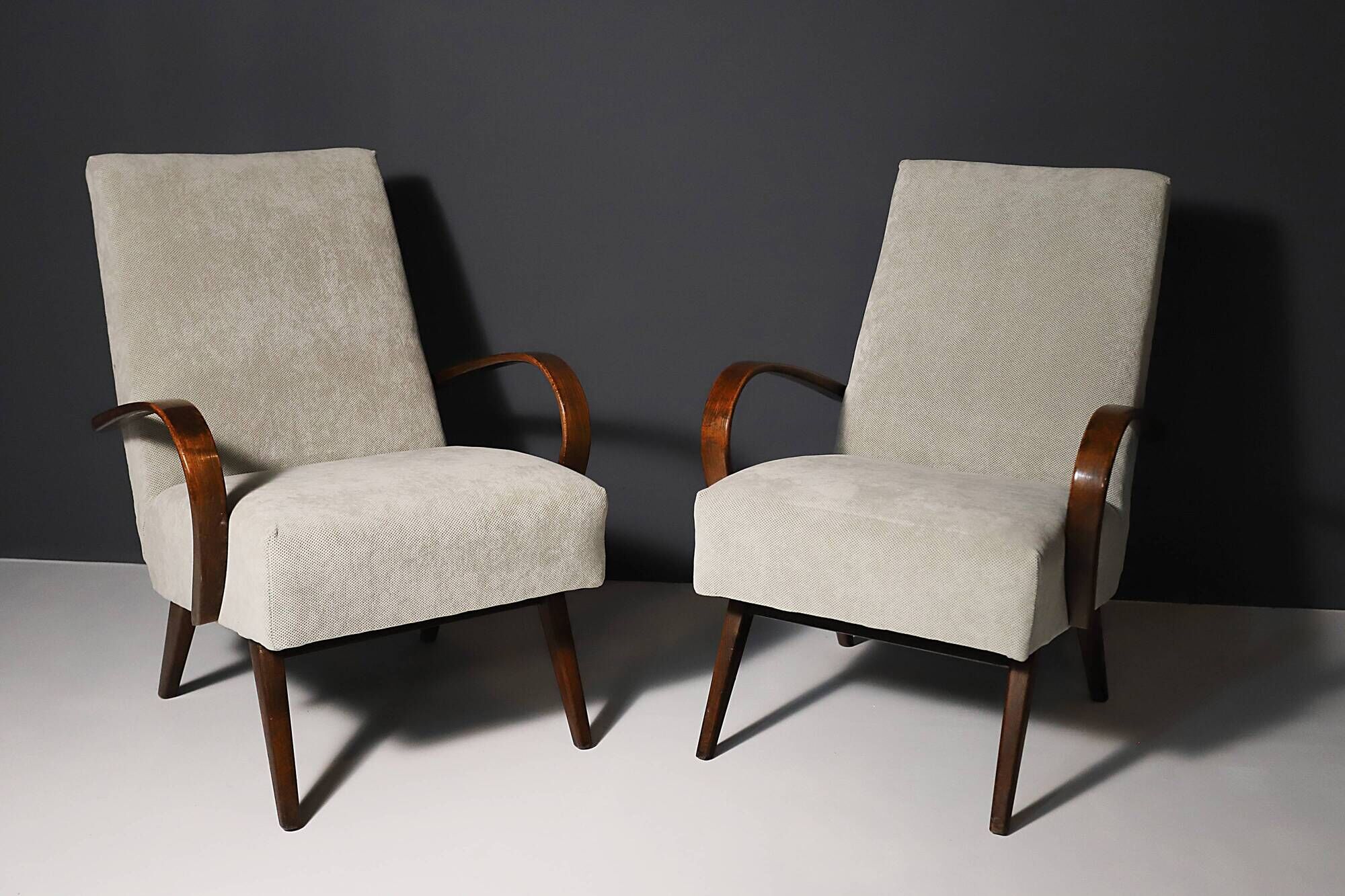 Fully renovated midcentury armchairs by Jaroslav Šmídek, 1960´s, set of 2