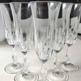 Lot 5 Large champagne flutes in cut crystal. Diamond drop/point patterns. High 20.5 cm