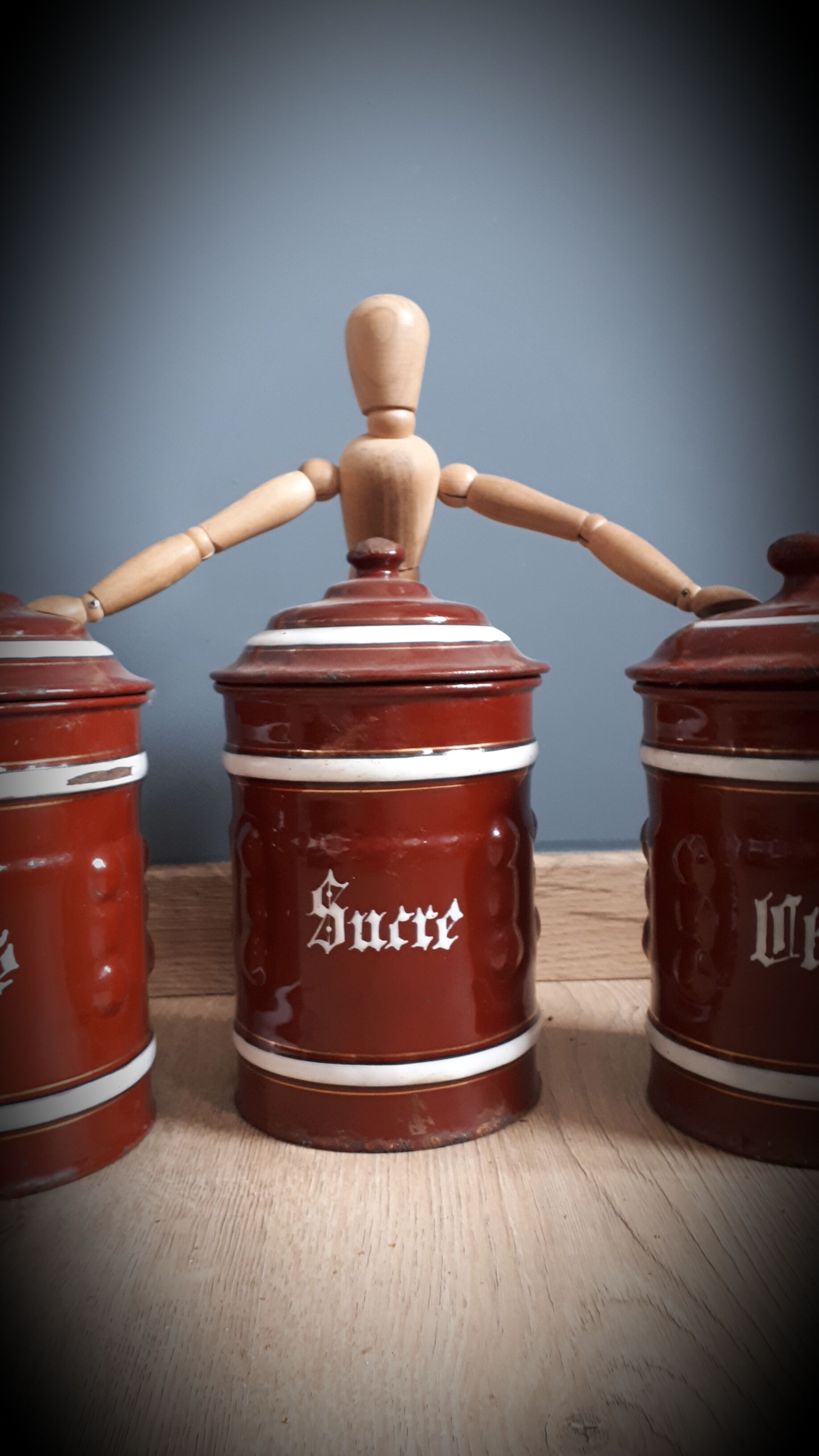 Trio pots kitchen brown