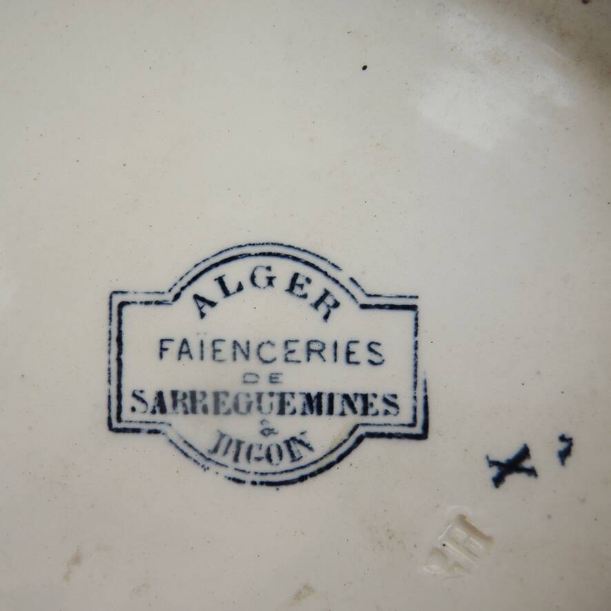 Old footed ceramic pie dish Sarreguemines – Algiers
