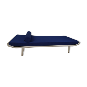 Cleopatra bench