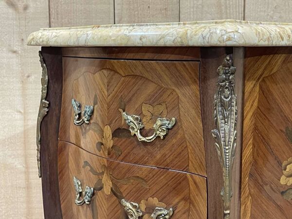 Chevet de style Louis XV en bois de rose, chêne et dessus marbre - fabrication des années 70