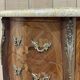 Chevet de style Louis XV en bois de rose, chêne et dessus marbre - fabrication des années 70
