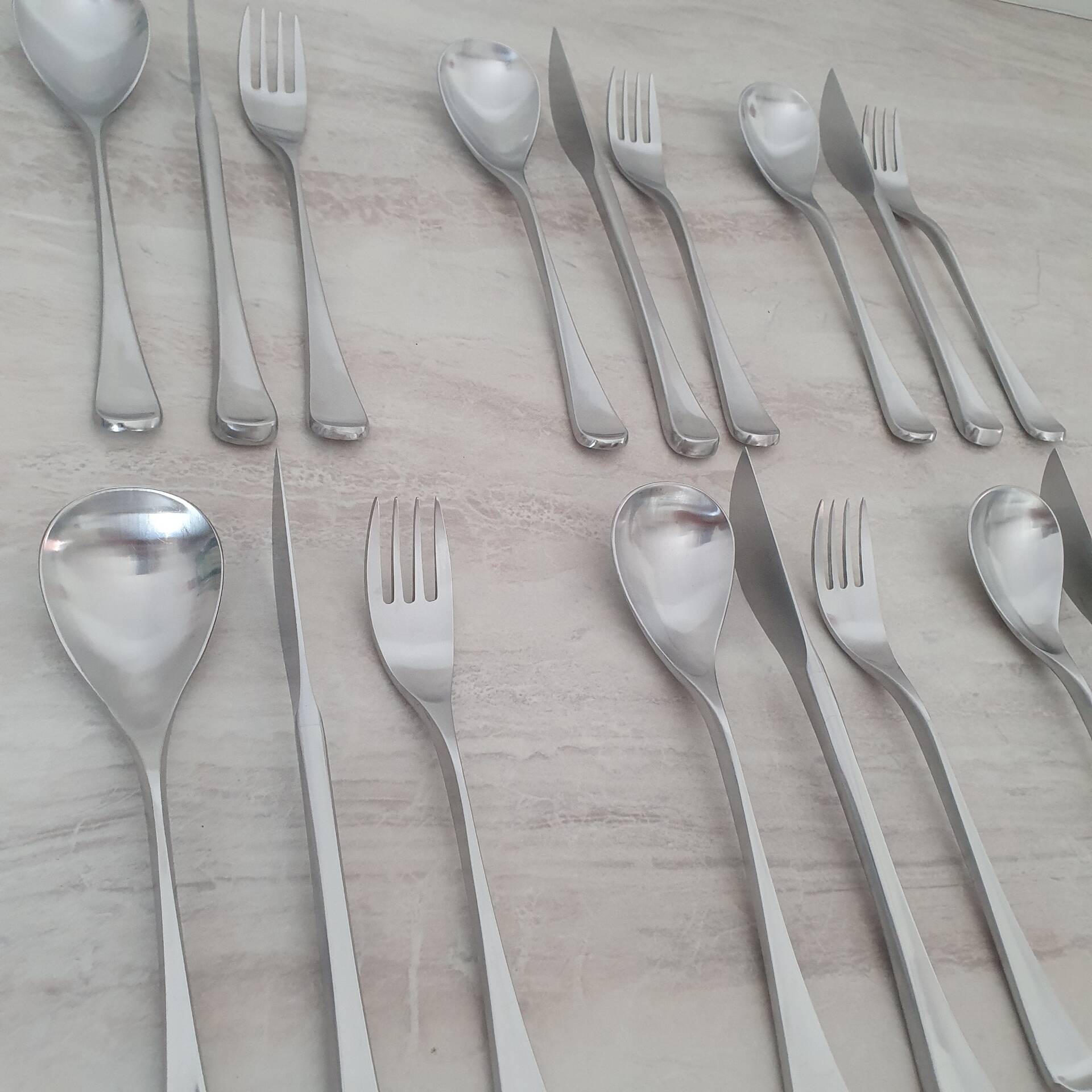 Service for 18 covers Guy Degrenne Cobra collection / Forks and spoons