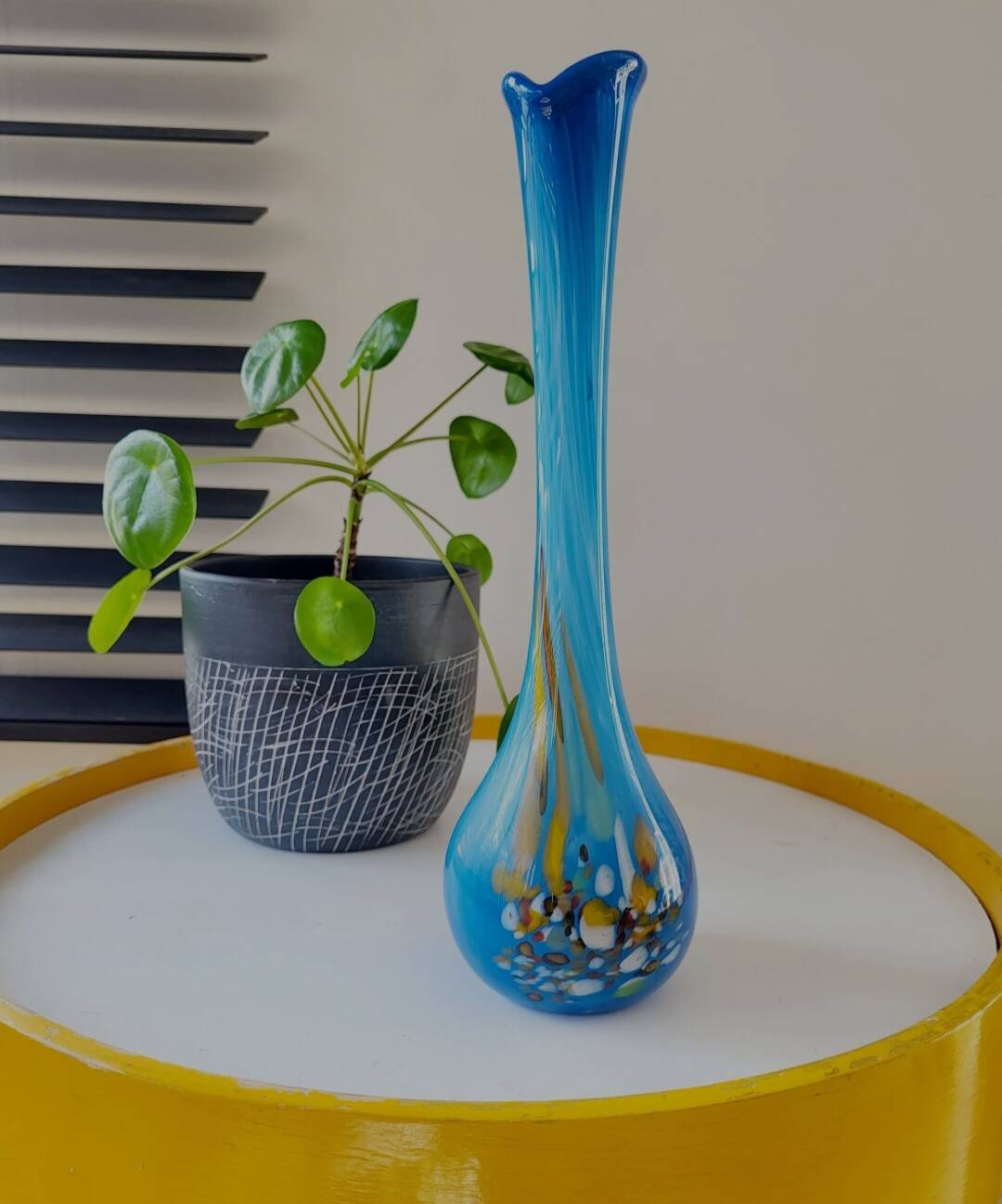 Meerkleurige soliflore vaas, vermoedelijk Frankrijk