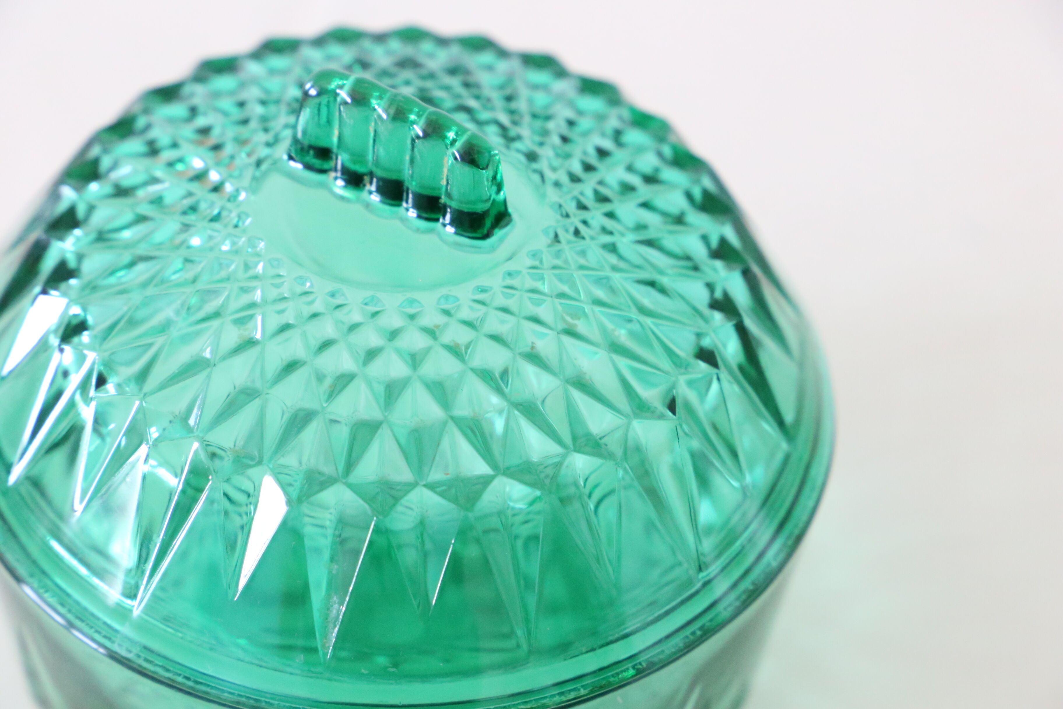 Bonbonnière en verre vert