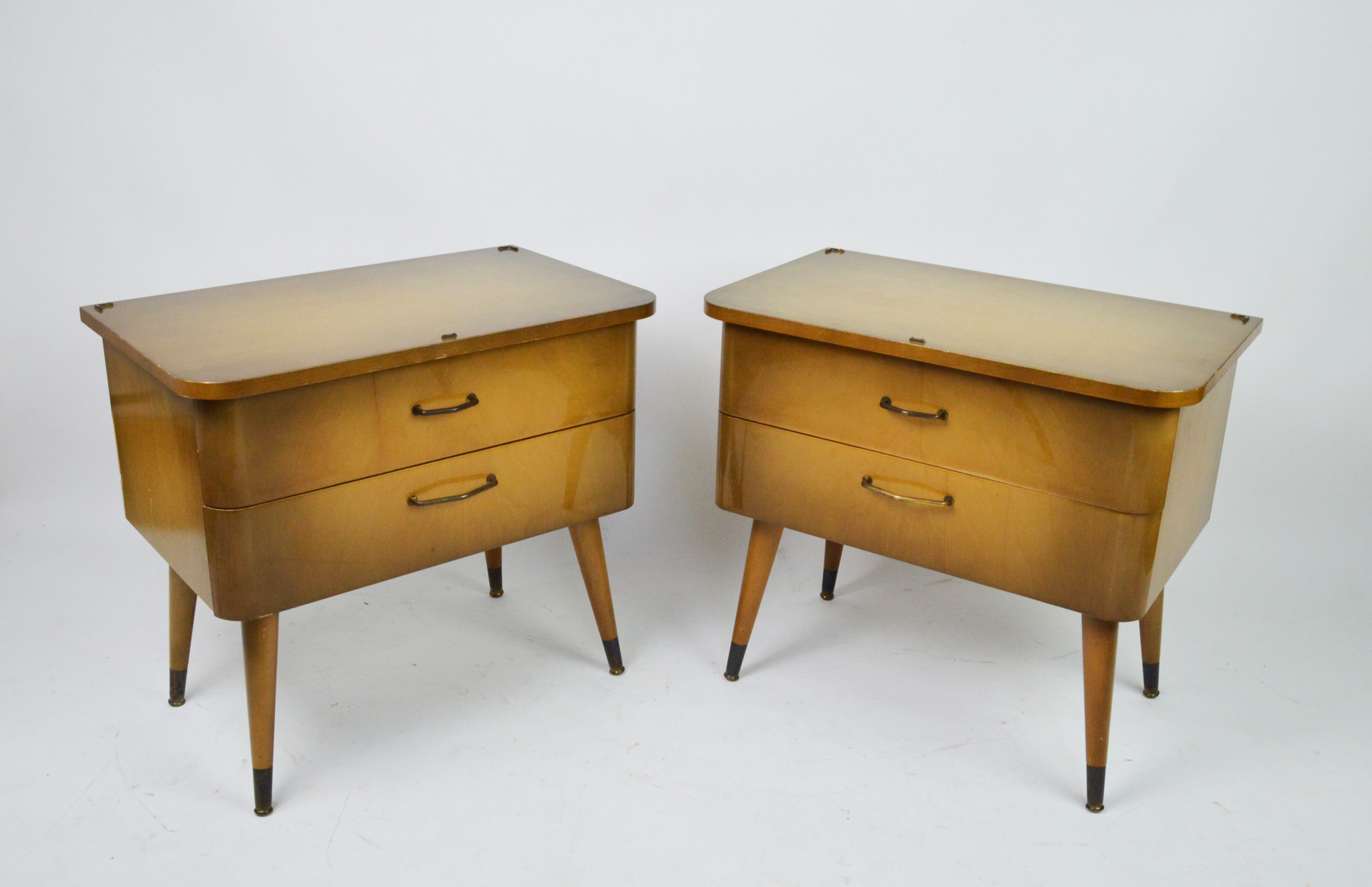 Paire de tables de chevet, années 1960