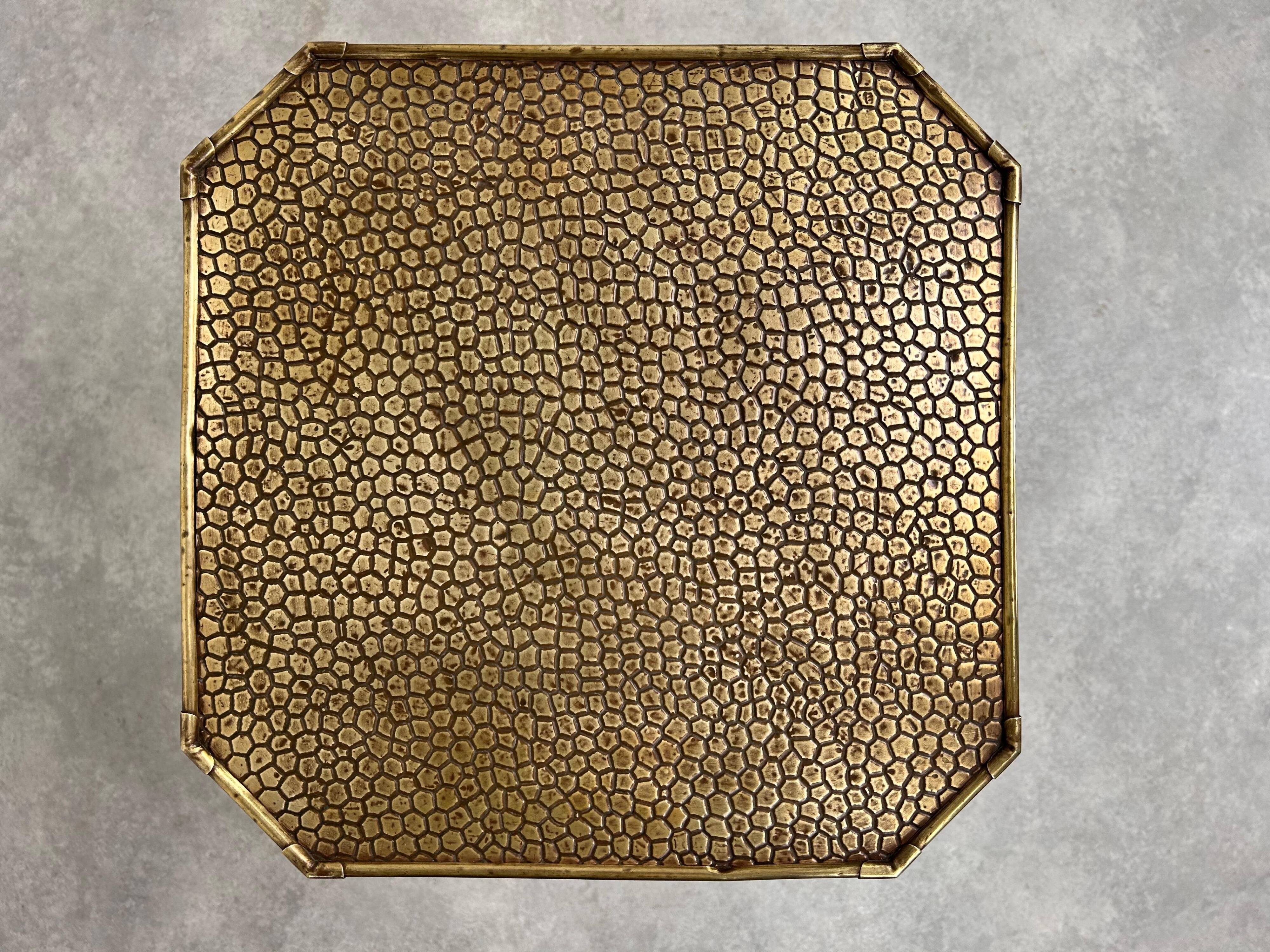 Table d'appoint Jugendstil avec plateau en laiton martelé