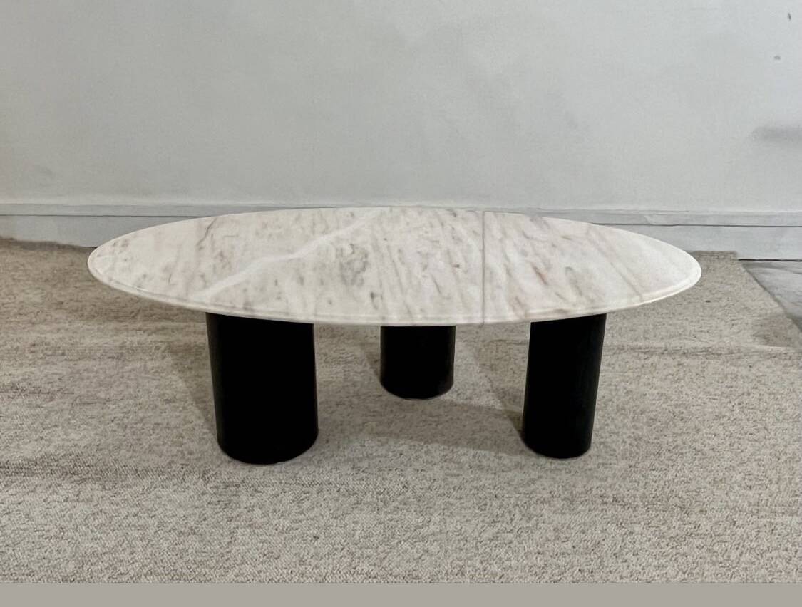 Table basse en marbre et pieds acier