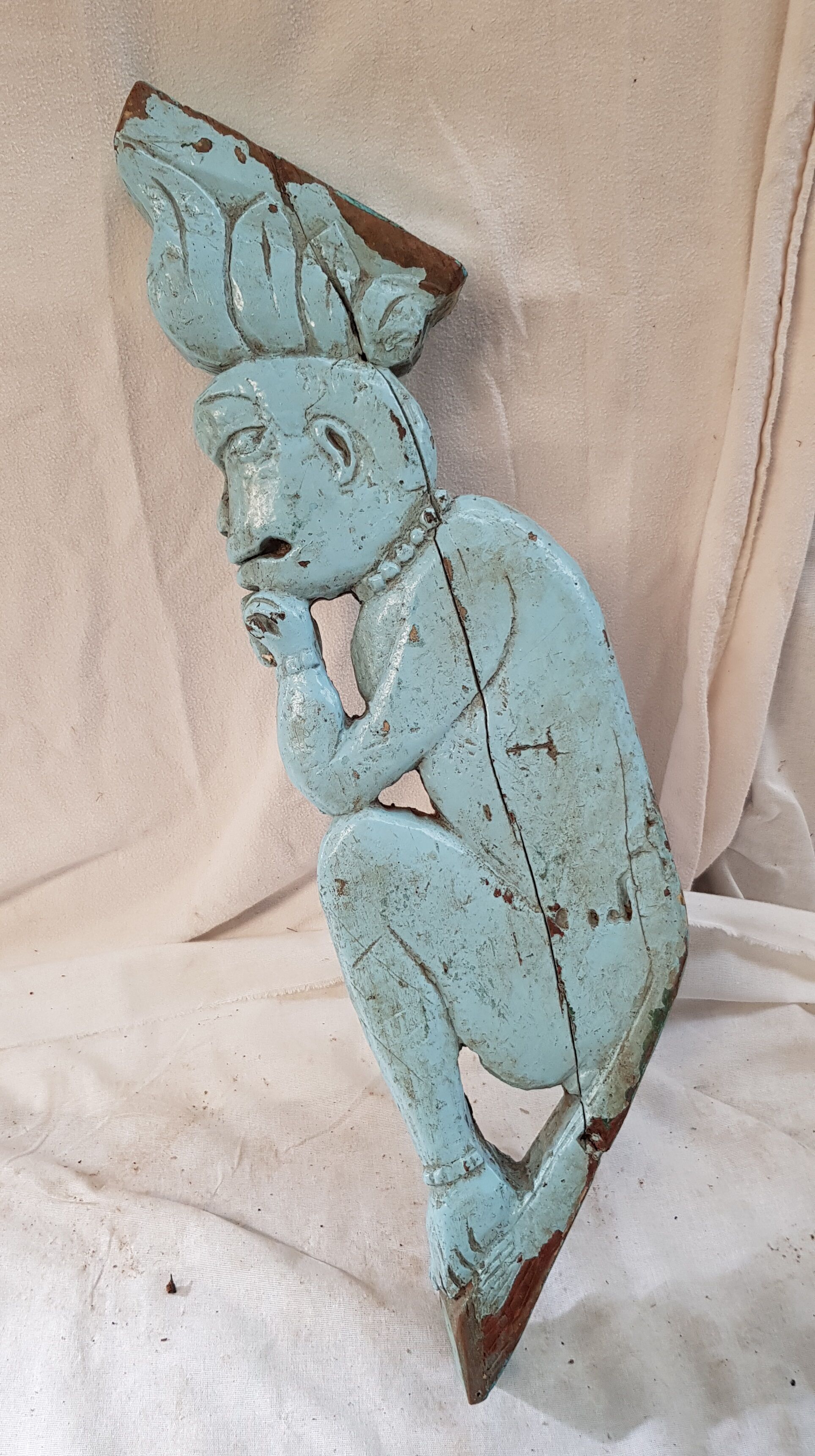 Ancienne potence sculptée en singe en teck