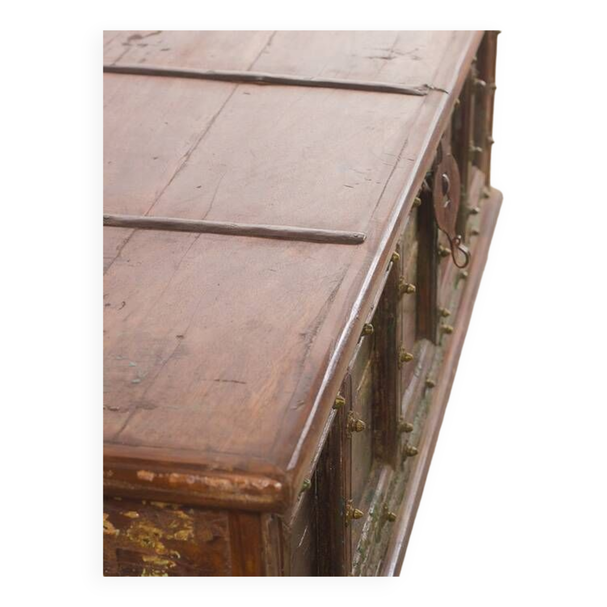 Grand coffre en bois