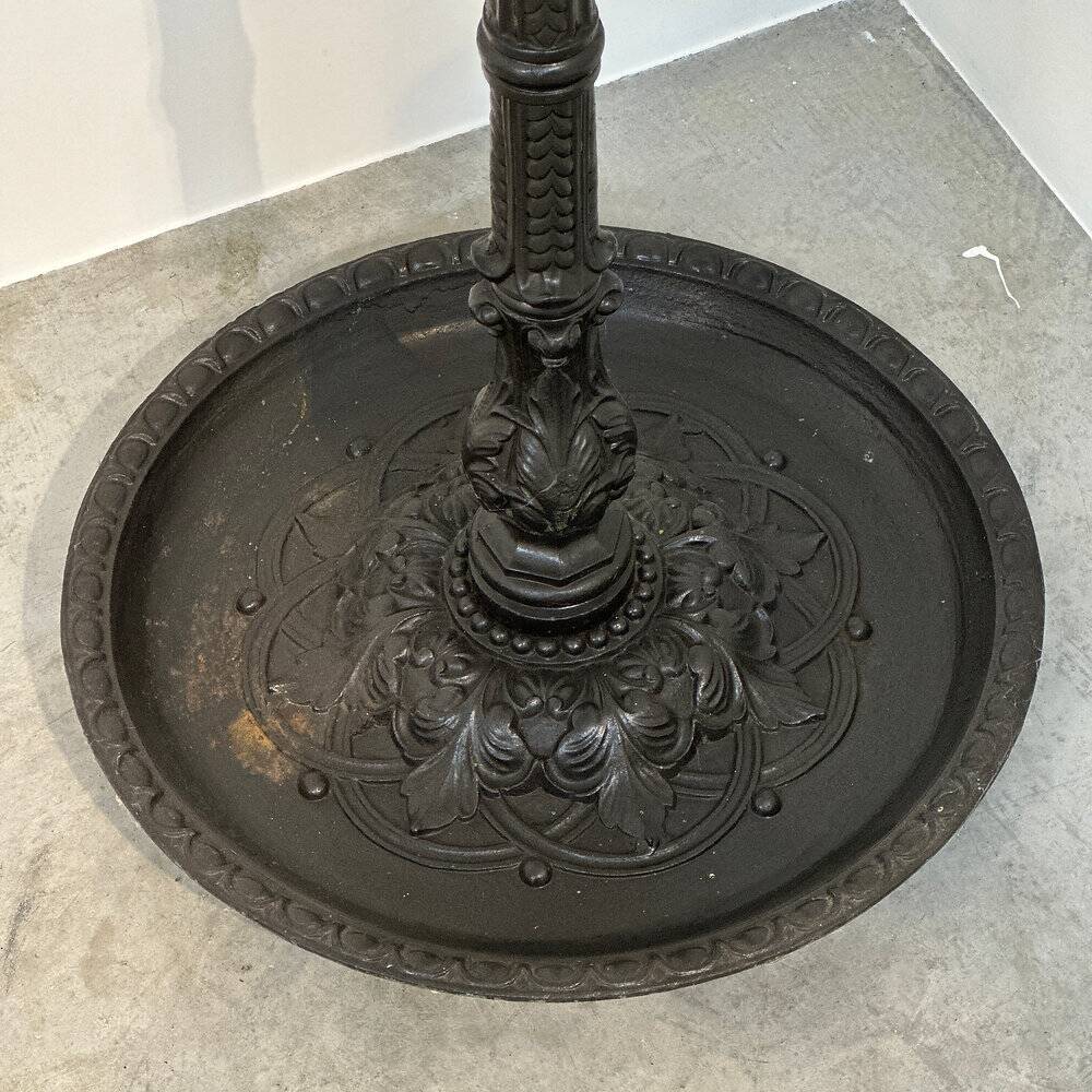 Large ornate cast iron hall tree coat stand with 12 hooks