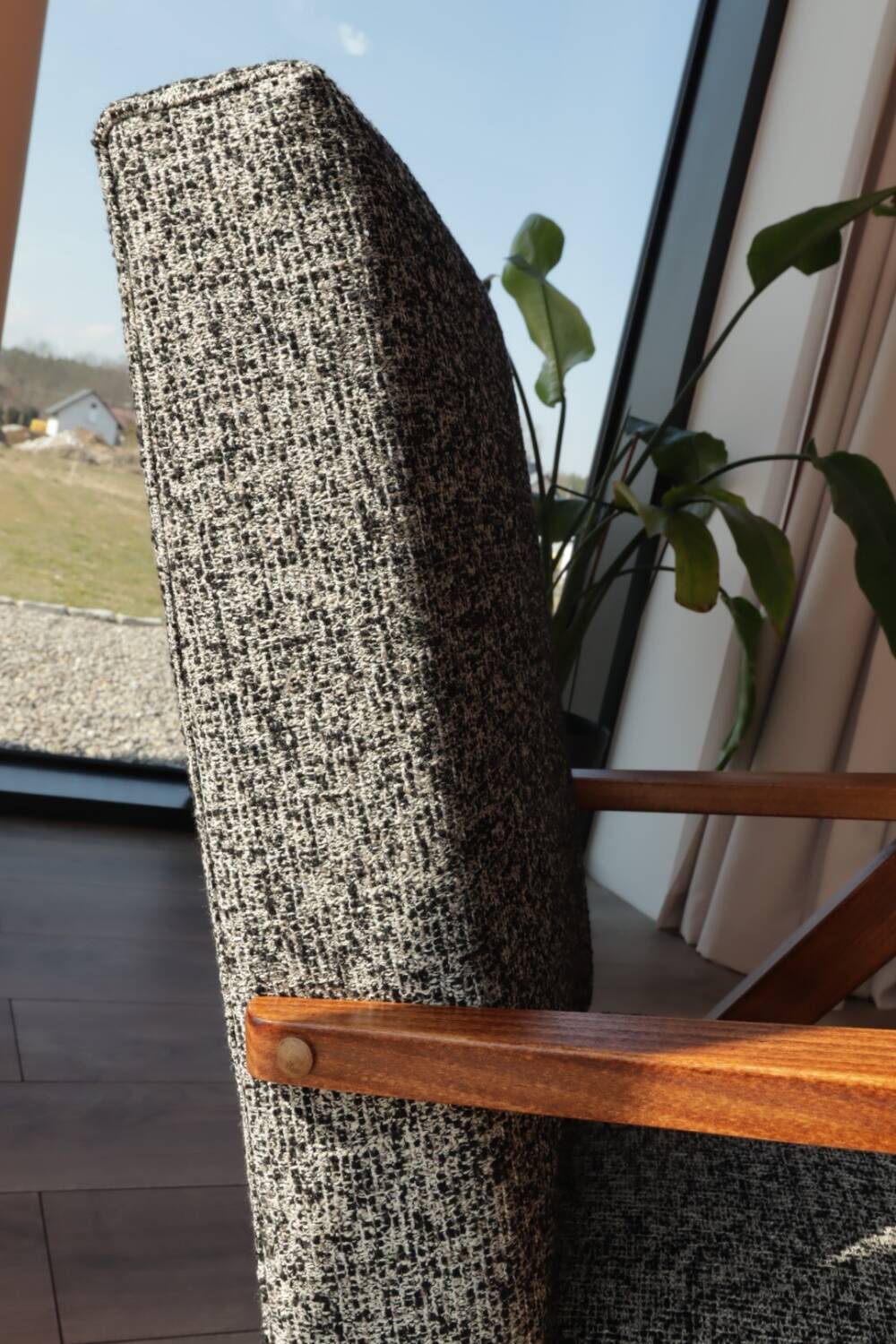 Scandinave armchair black granola zig zag modern design