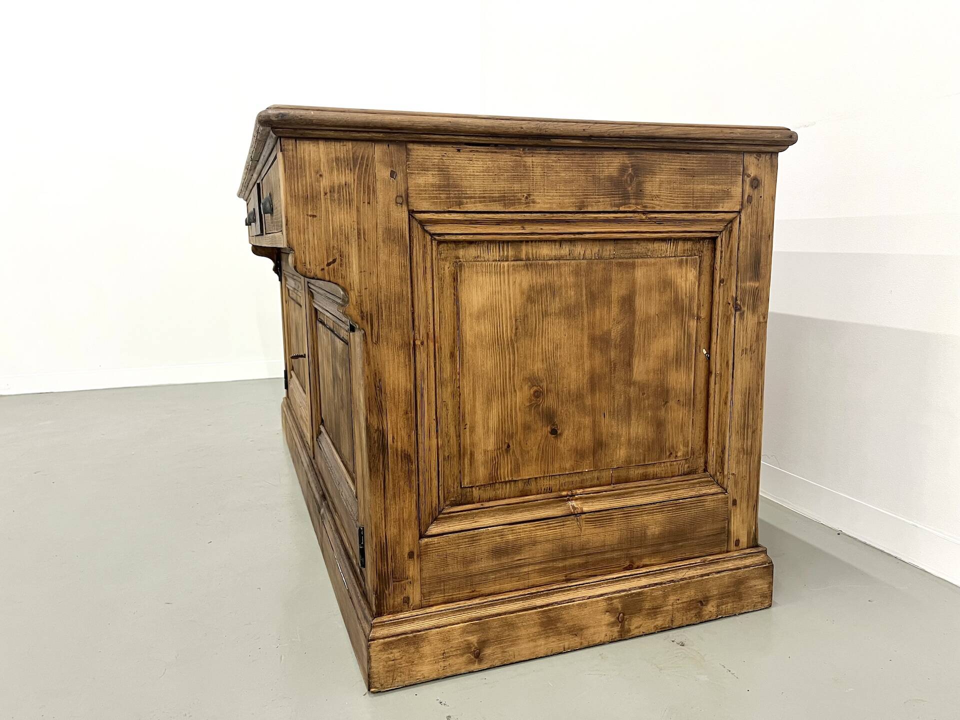 Comptoir de commerce des années 1900