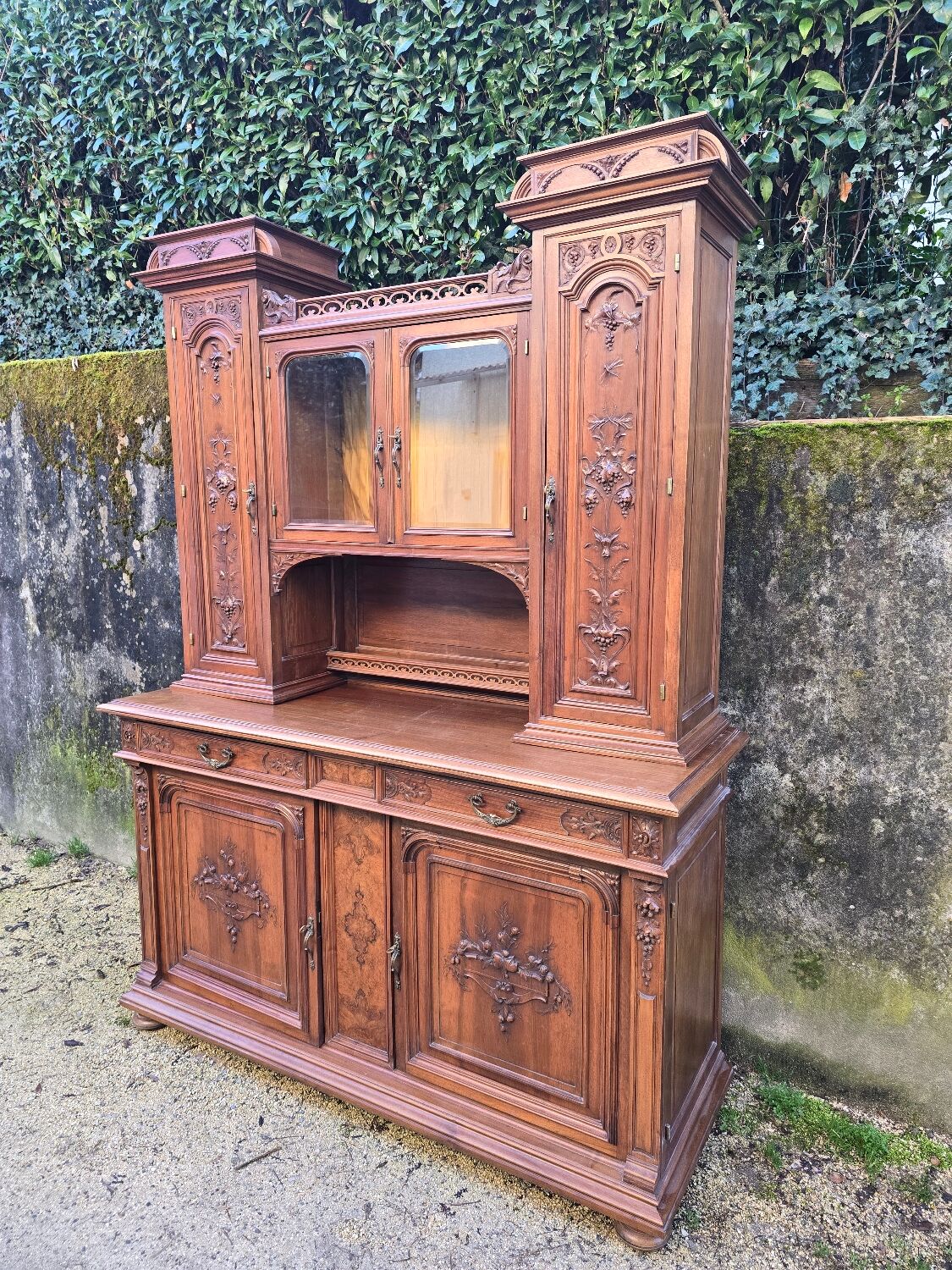 Important two-body buffet in carved walnut – Renaissance style