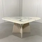Table d'appoint en composite de marbre des années 1980