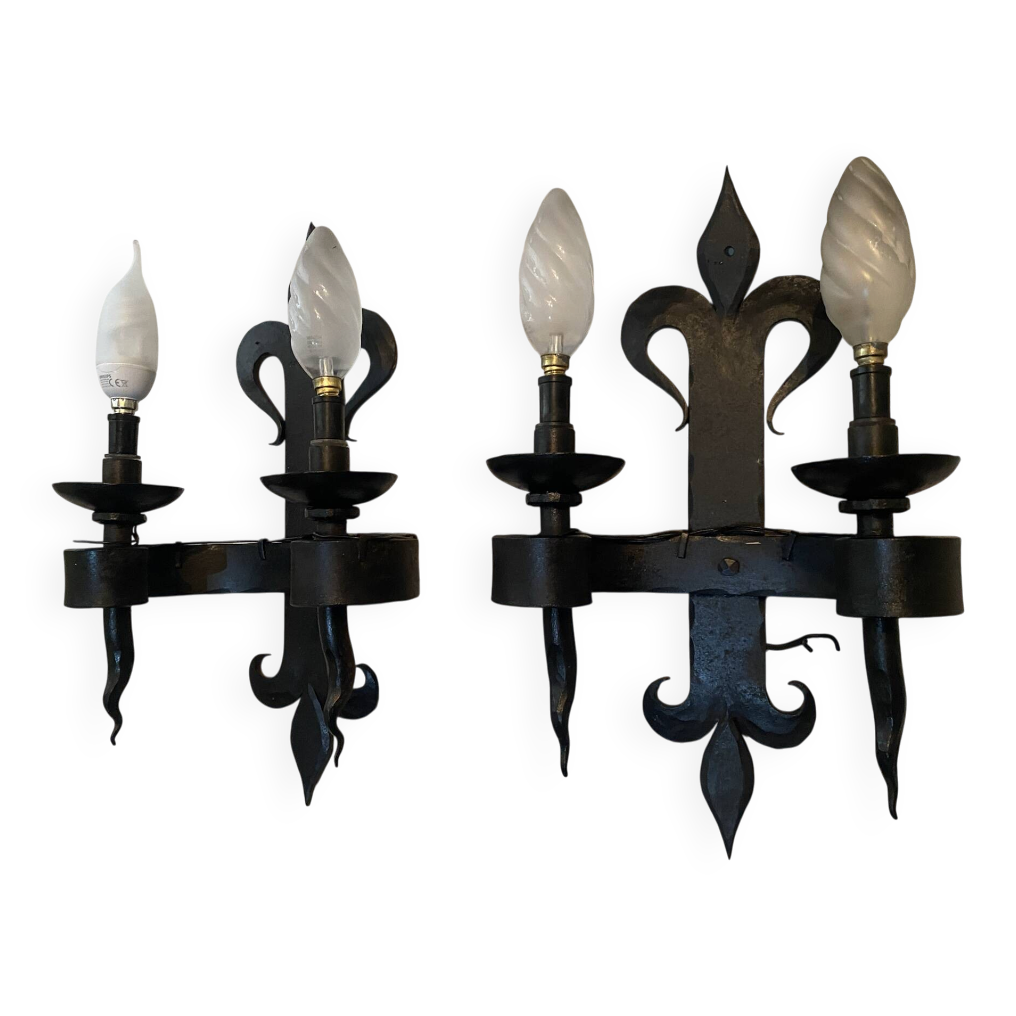 Pair of wrought iron wall lights in fleur-de-lis château style.