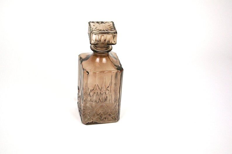 Whisky carafe in brown smoked glass sealed cap