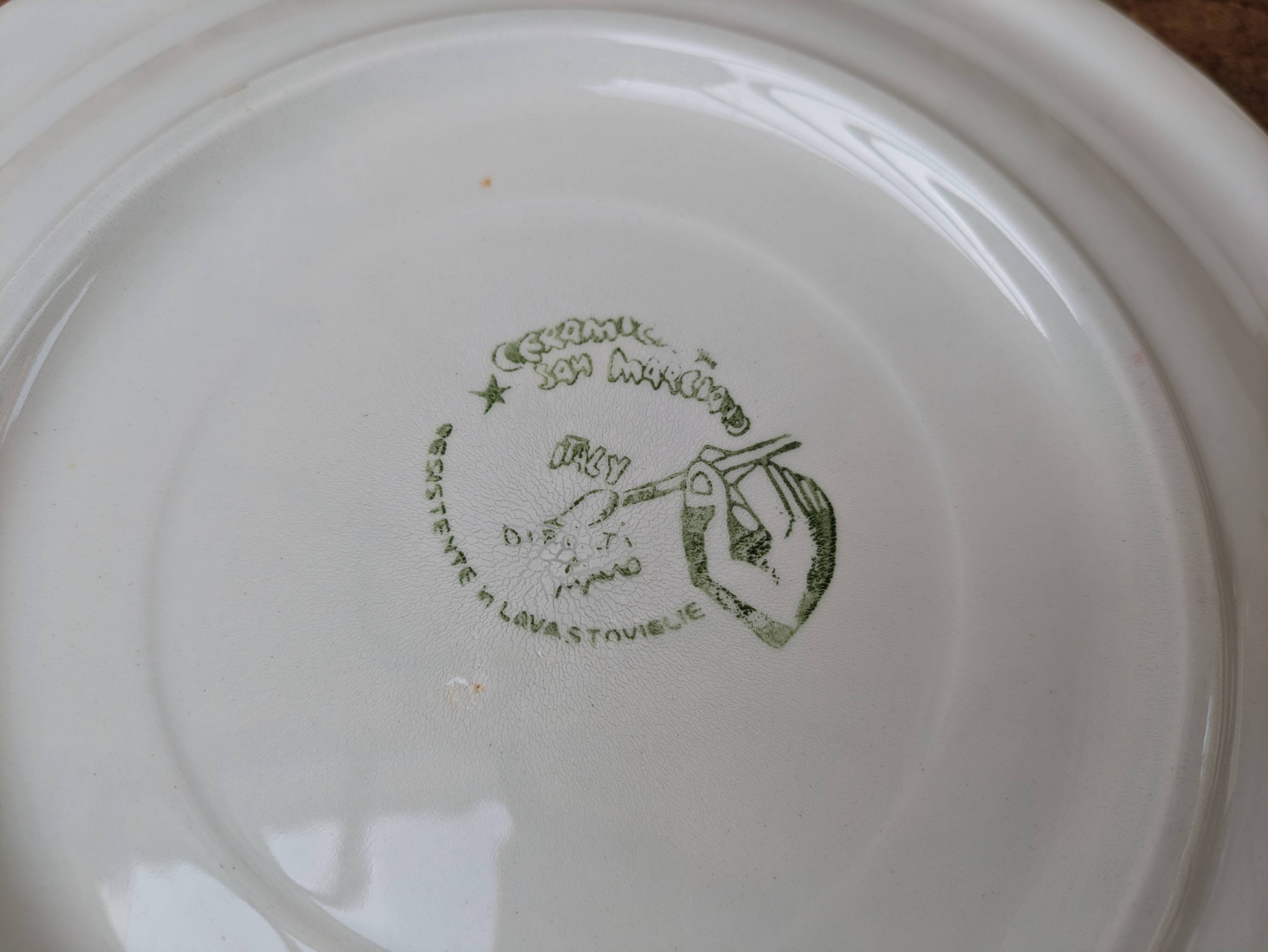 Round serving dish with hand-painted pink flowers in San Marciano ceramic.