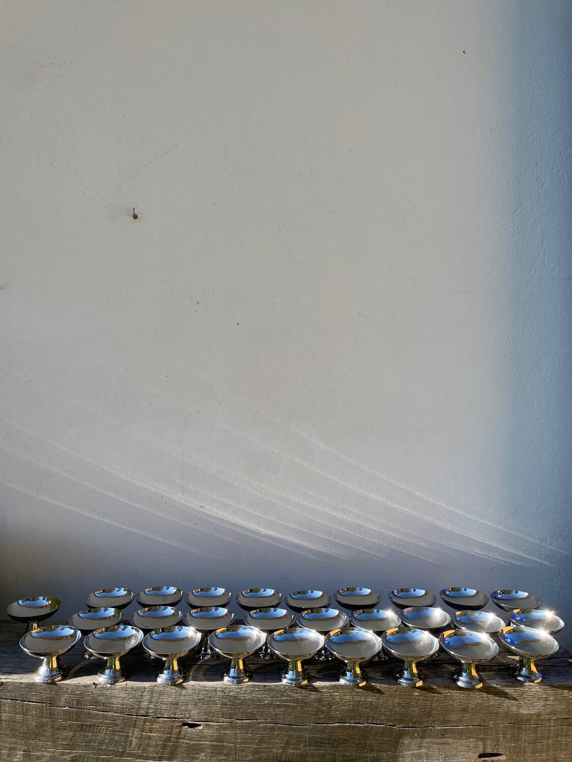 28 coupelles en inox 1970 signé Guy Degrenne