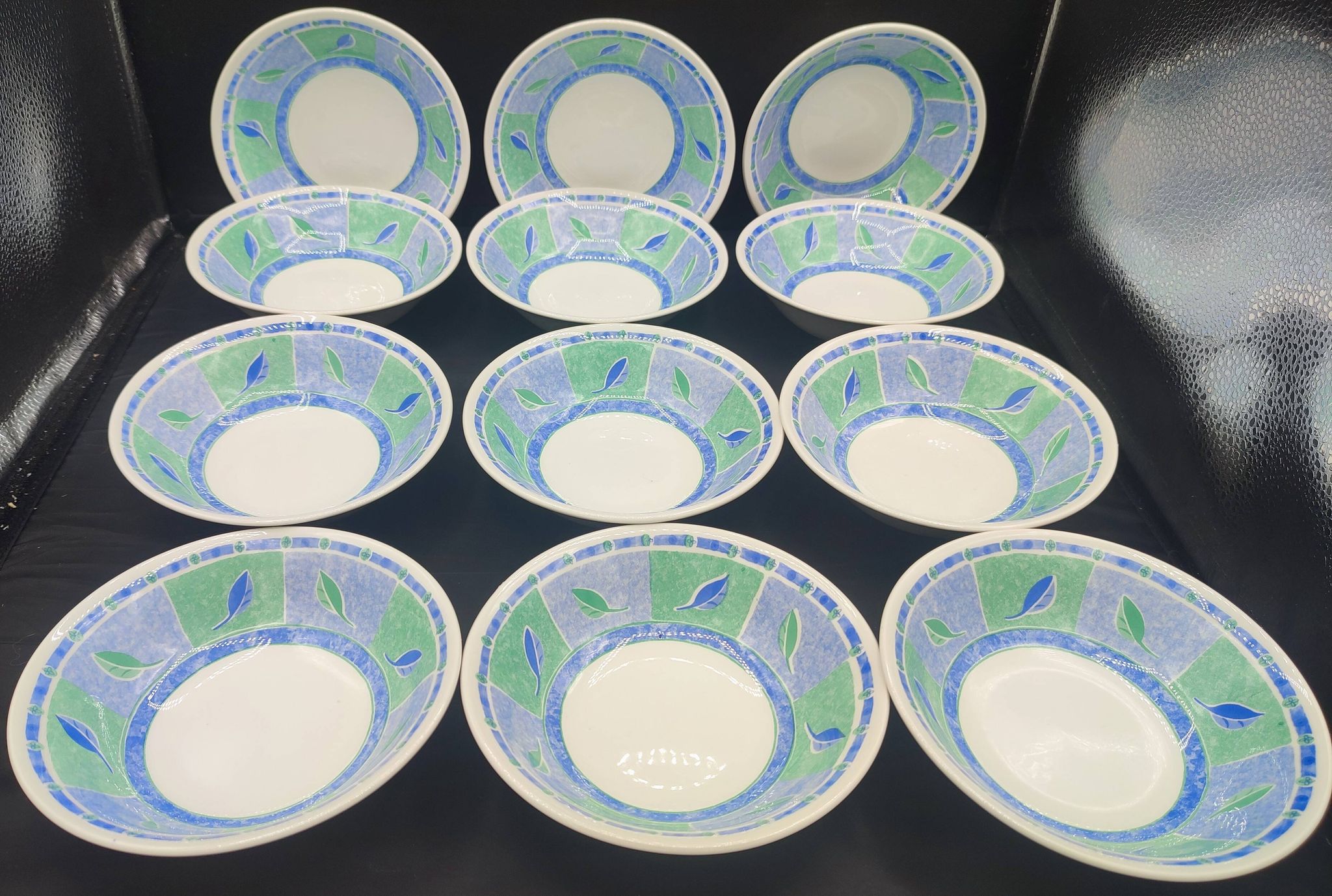 Service de table Churchill Staffordshire 14 pièces Modèle Verdigris