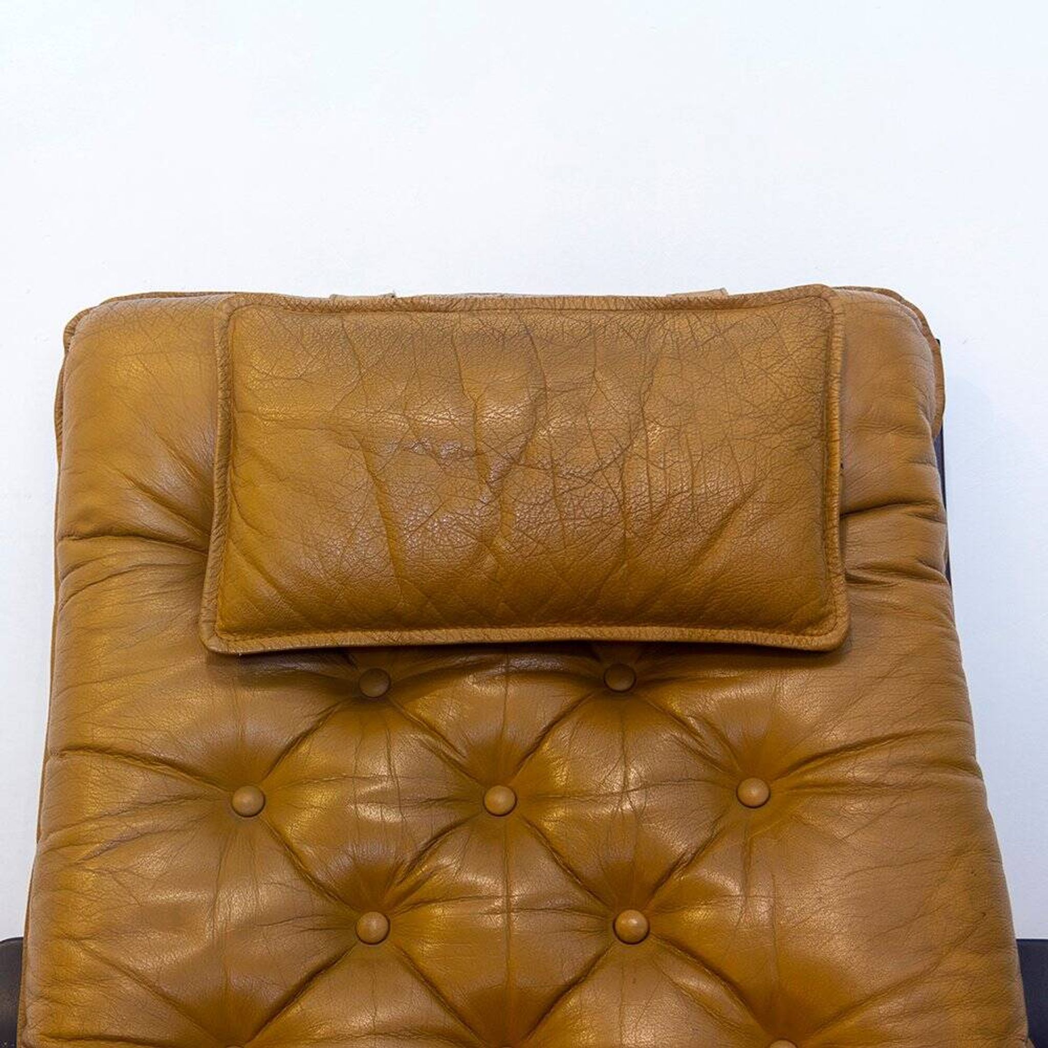 Fauteuil danois en cuir coloré, années 1970