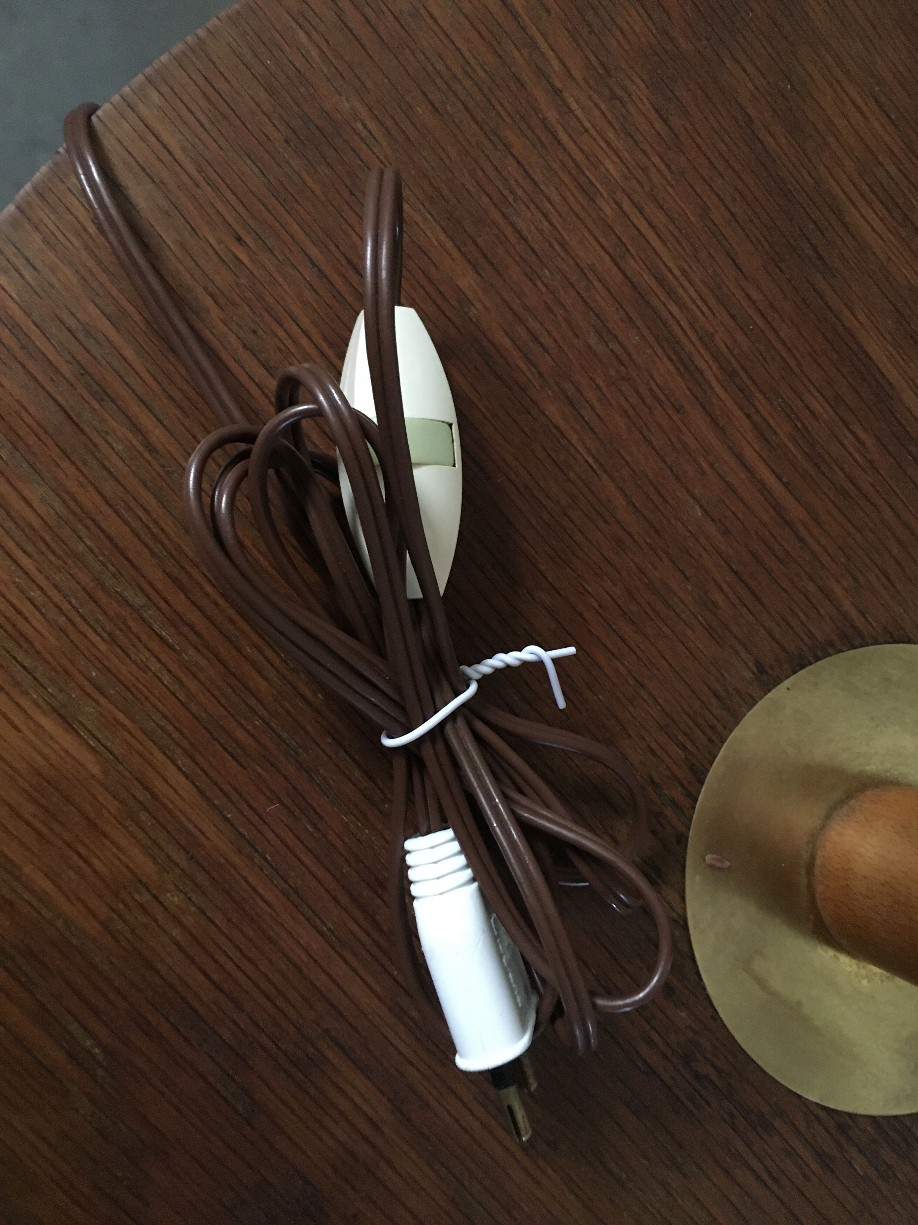 Tripod tablet lamppost