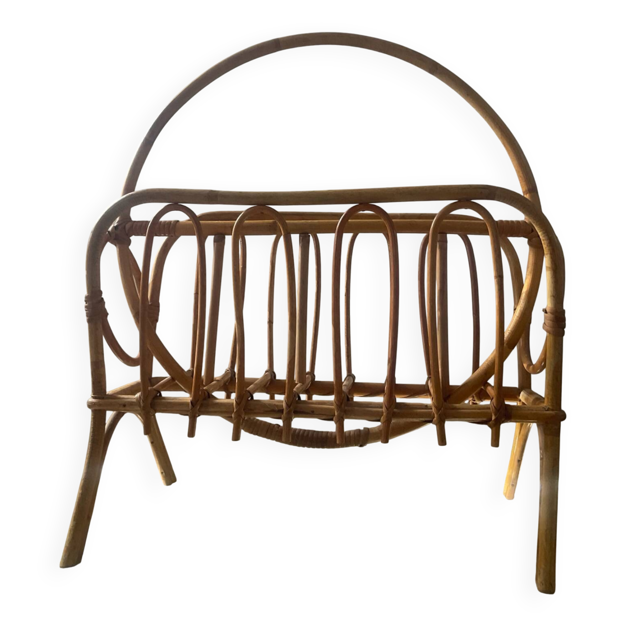 Porte revue vintage en rotin