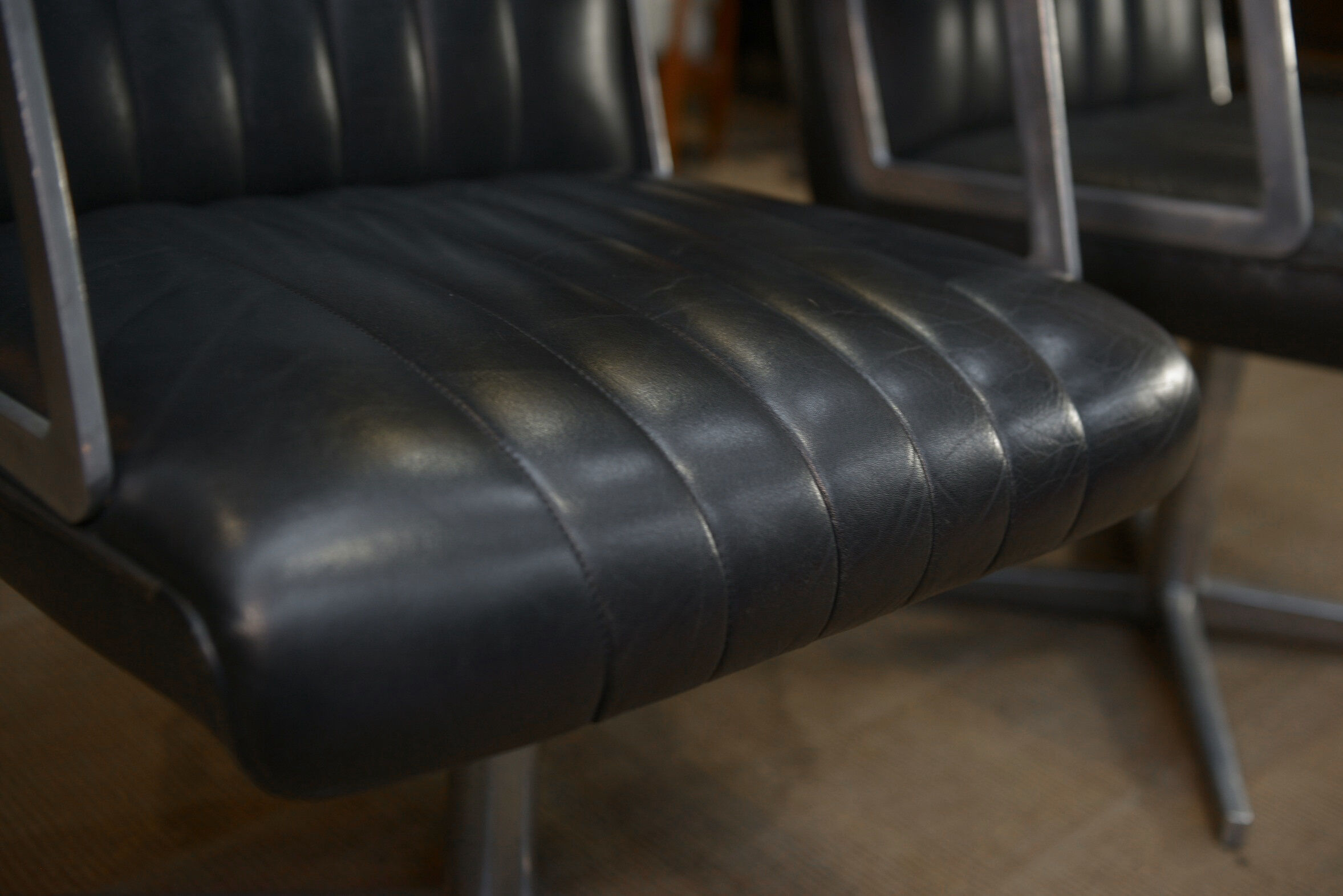Design office chairs in swivel metal leather 1970
