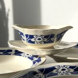 Set of 4 deep plates with blue flowers and their gravy boat