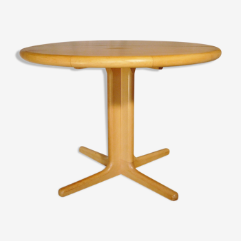 Expandable round table in Scandinavian blond teak Laurits M Larsen