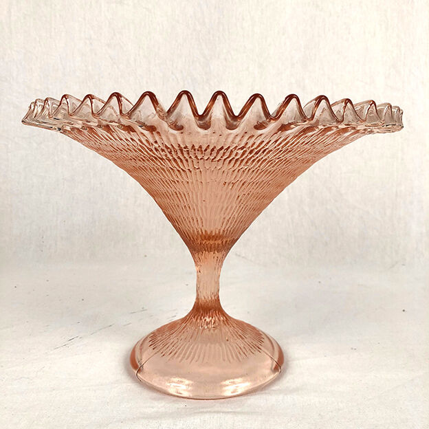 Large cut in molded crystal of pink color