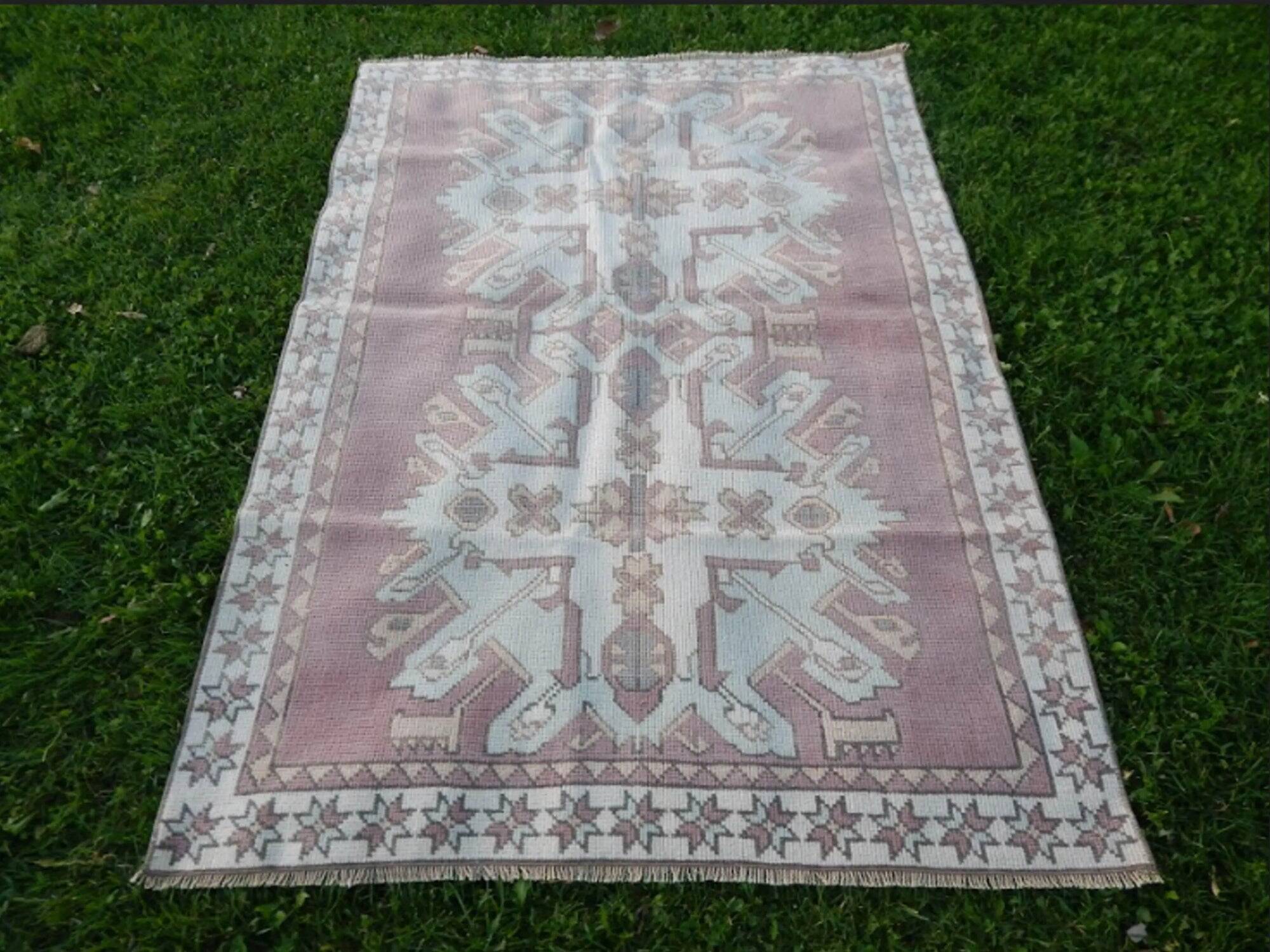 Vintage handmade Turkish rug 120x168 cm