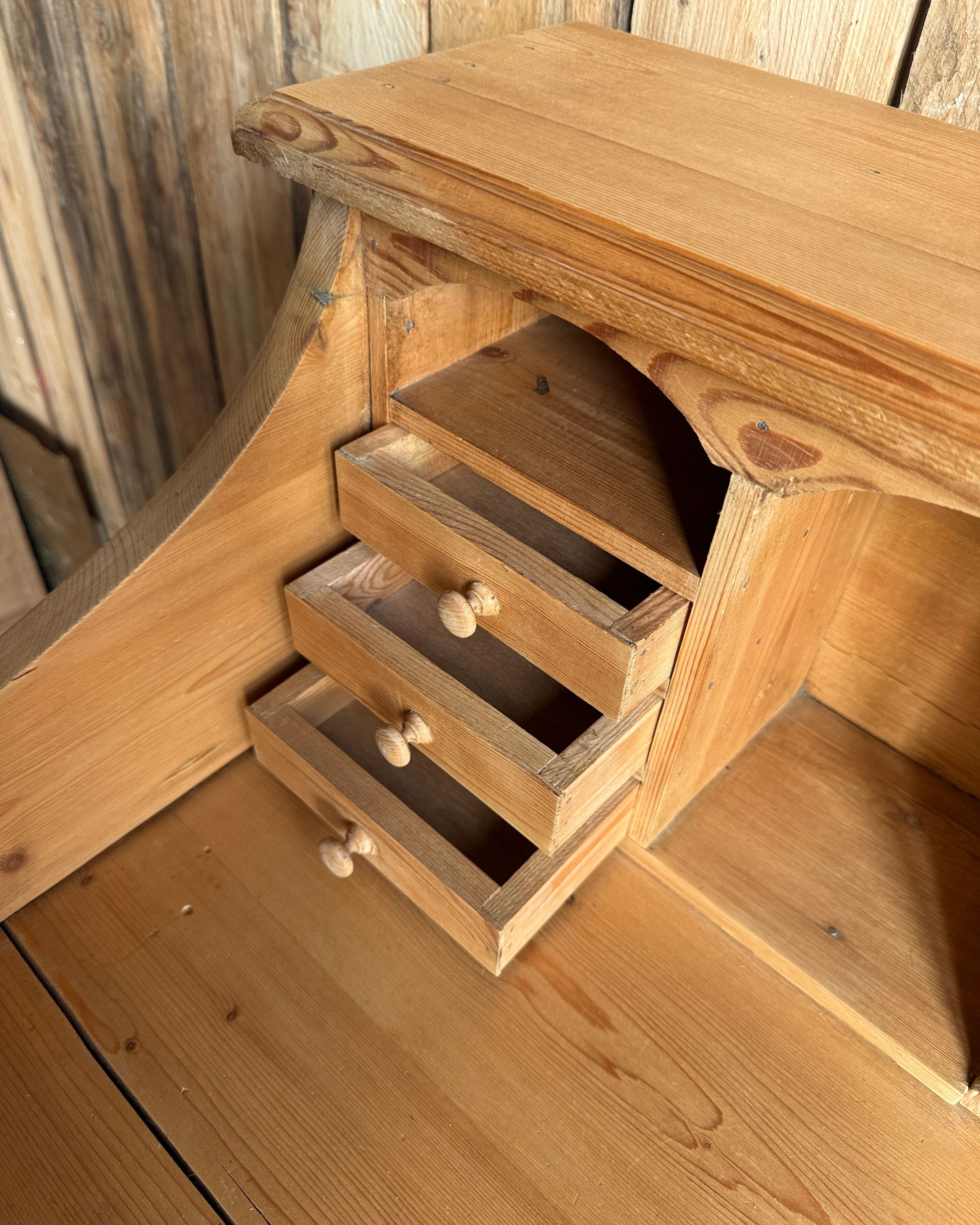 English desk with steps in solid pine (renovated)