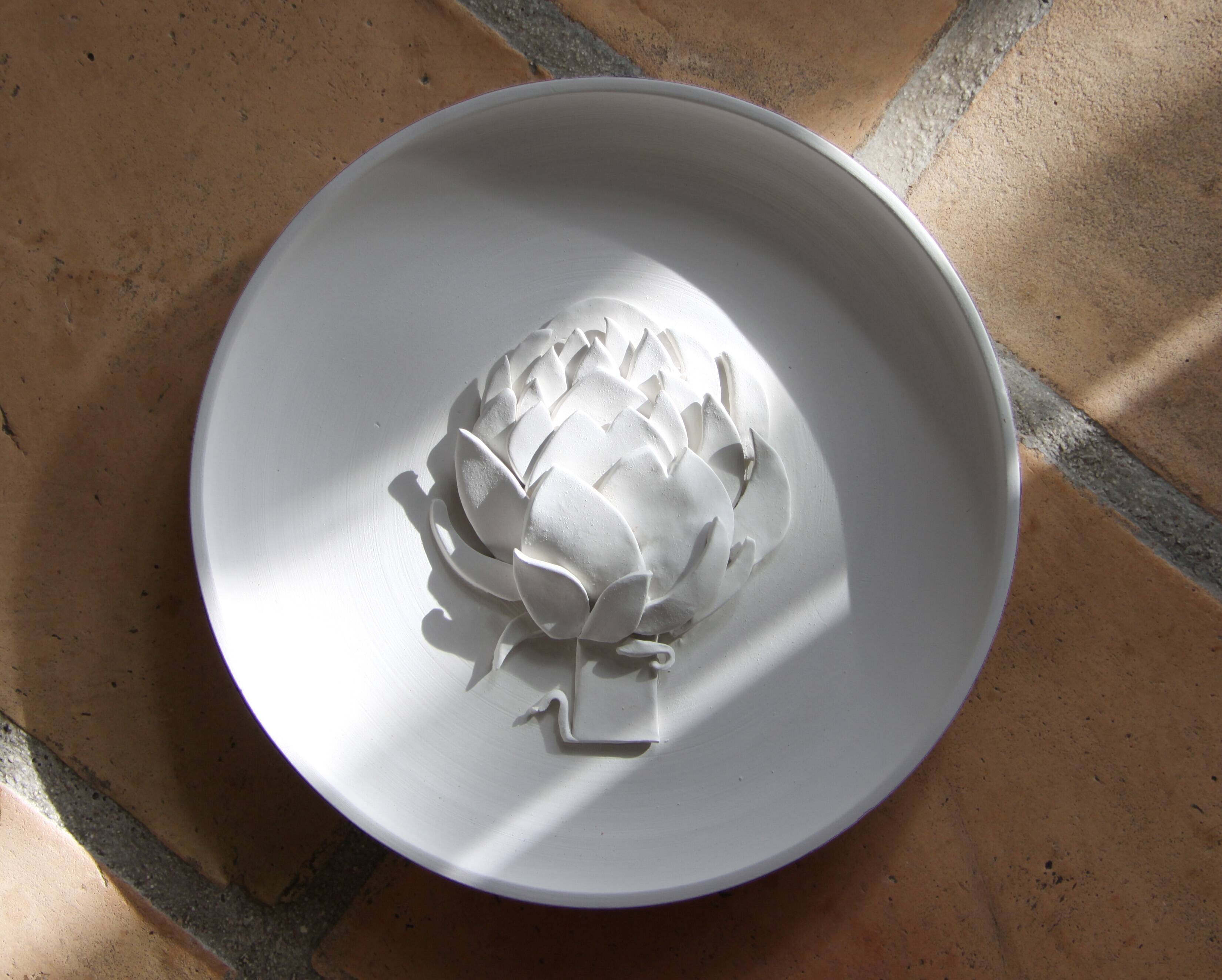 White earthenware centrepiece