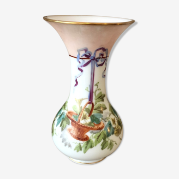 Superb vase in opaline 19th with floral decoration