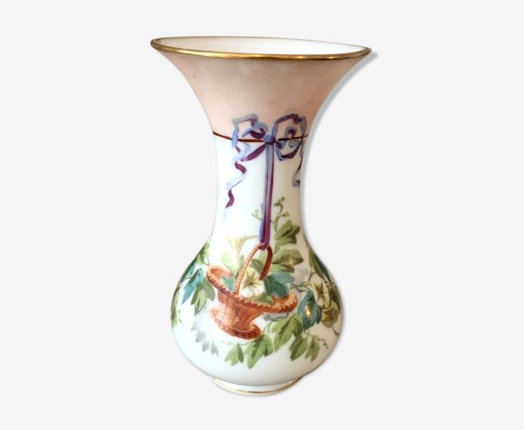 Vase en opaline 19eme a decor floral