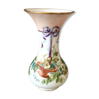 Superb vase in opaline 19th with floral decoration