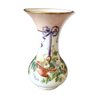 Vase en opaline 19eme a decor floral