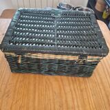Vintage green wicker picnic basket – tartan interior