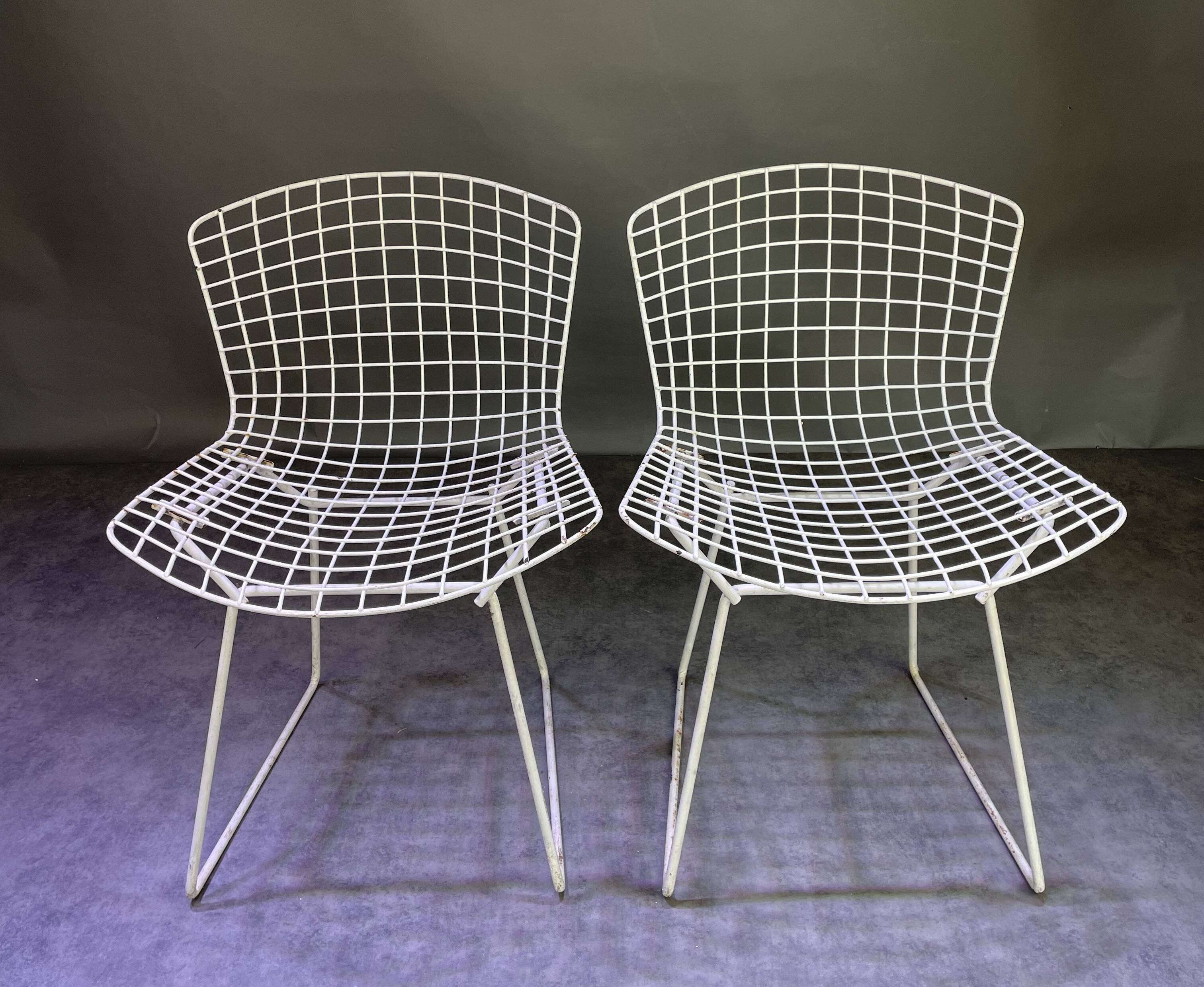 Pair of Bertoïa chairs