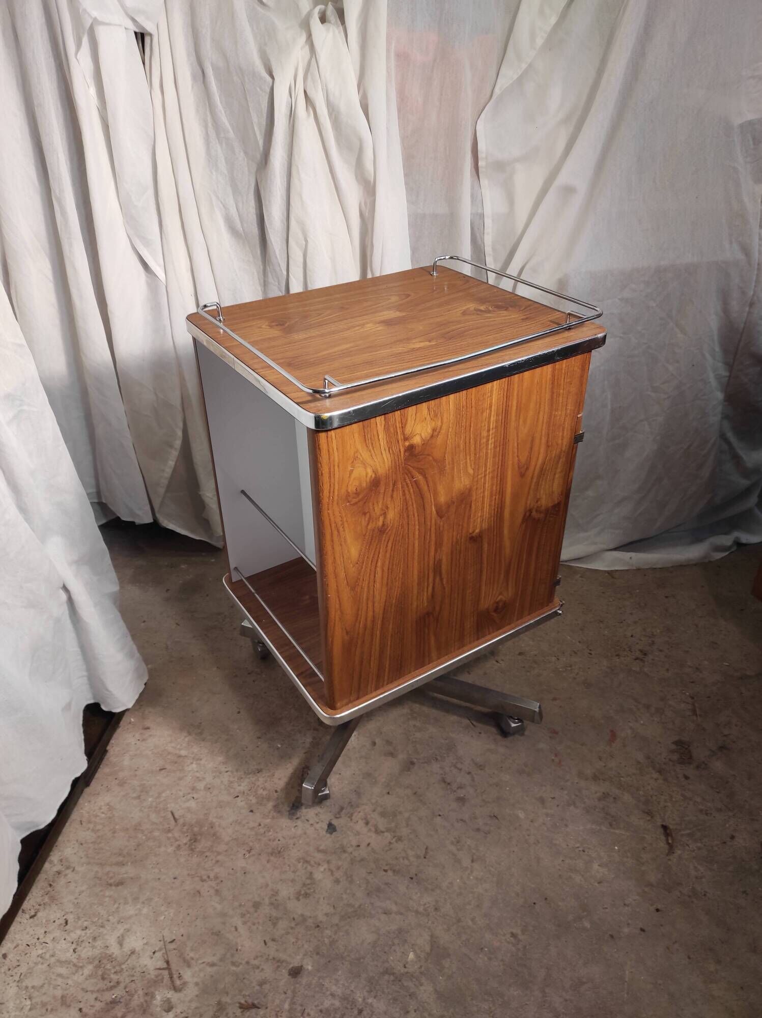 Meuble de métier chevet d'hôpital, d'infirmière en formica