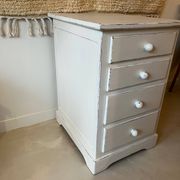 Commode blanche patiné