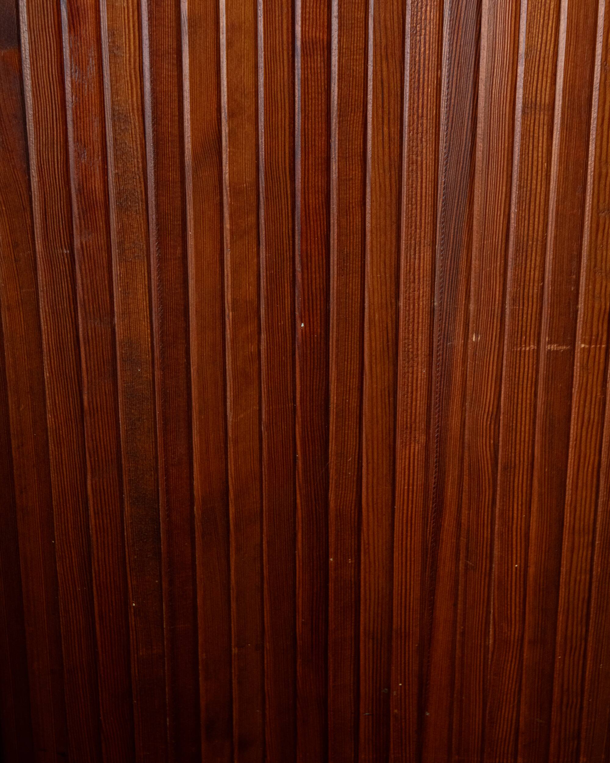 Paravent en pin patiné Art Déco par Jomain Baumann pour Baumann, France.