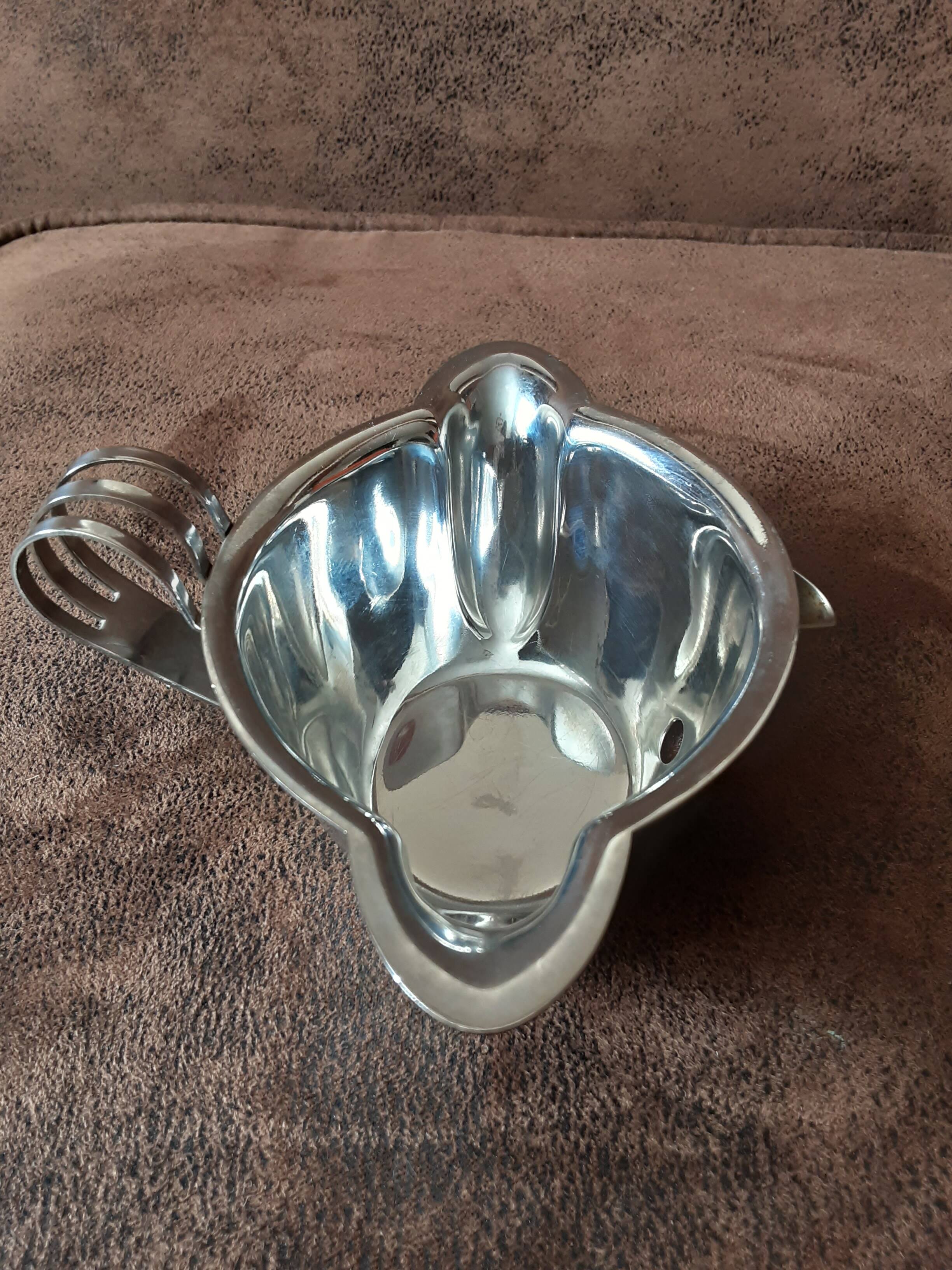 Stainless steel gravy boat